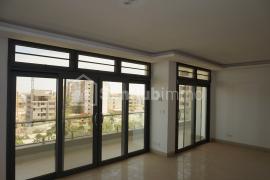 Location Appartement récent au Point E