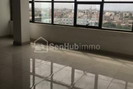 Plateaux de bureaux à louer dans un quartier résidentiel