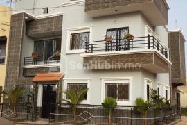 Superbe R+1 à Petit Mbao