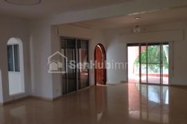 villa à louer Djily Mbaye