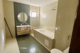 Appartement spacieux avec piscine