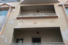 Immeuble R+3 Titre foncier YOFF en face de la route acces 2 ruelles 200M2 115MILLIONS