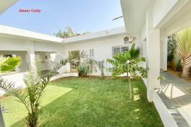 Villa située à l'entrée de Saly, proche des commerces et à quelques minutes de l'école Française.