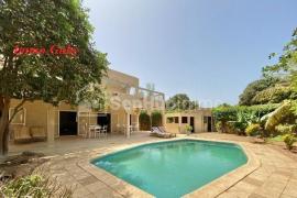 Charmante villa proche de la route. Quartier calme, sécurisé, plage à quelques minutes.