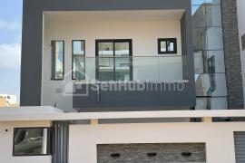 Villa R+2 à vendre aux Almadies