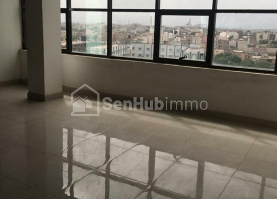 Plateaux de bureaux à louer dans un quartier résidentiel