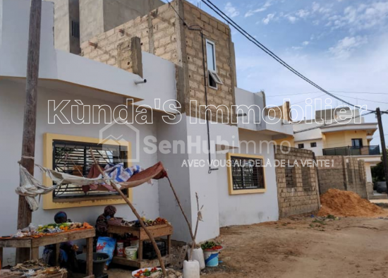 Location Villa basse avec terrasse à Jaxaay