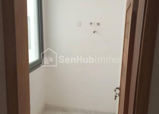 APPARTEMENT 4 CHAMBRES SALON A VENDRE A BIAGUI