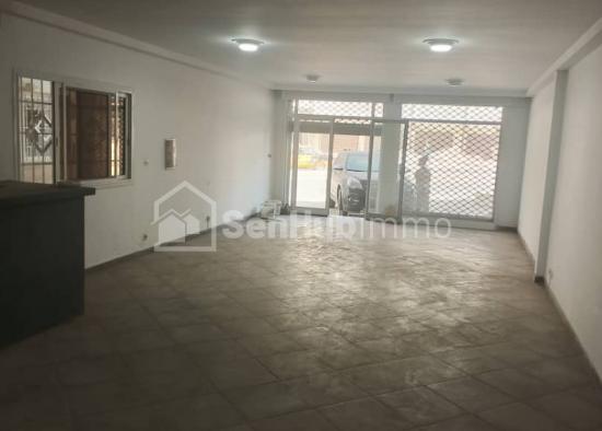 MAGASIN AVEC BUREAU A LOUER AU VIRAGE