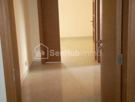 APPARTEMENT 3 CHAMBRES SALON A LOUER A LA CITE GORGUI