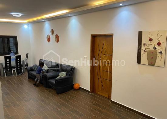 ALMADIES Derrière Philippe Morris