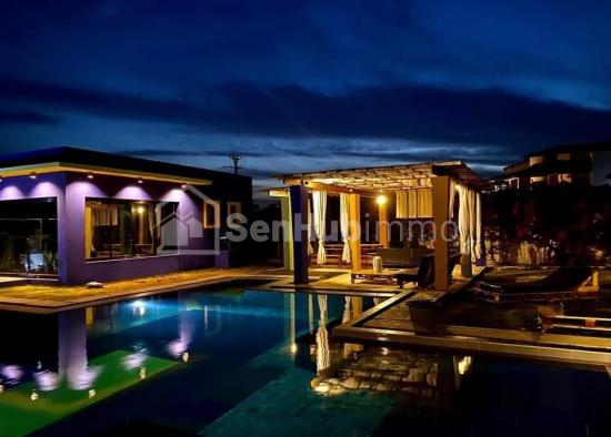 Résidence avec 2 villas de 2 chambres, piscine et jardin