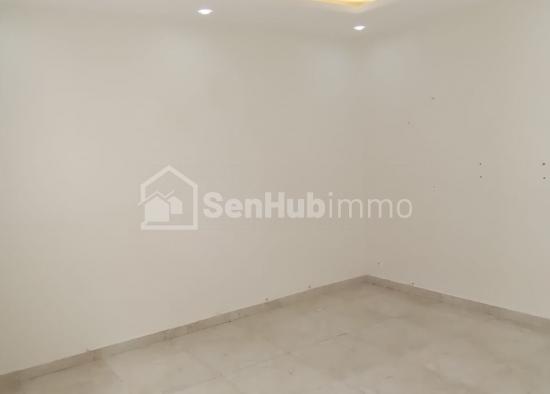 studio à louer au point E